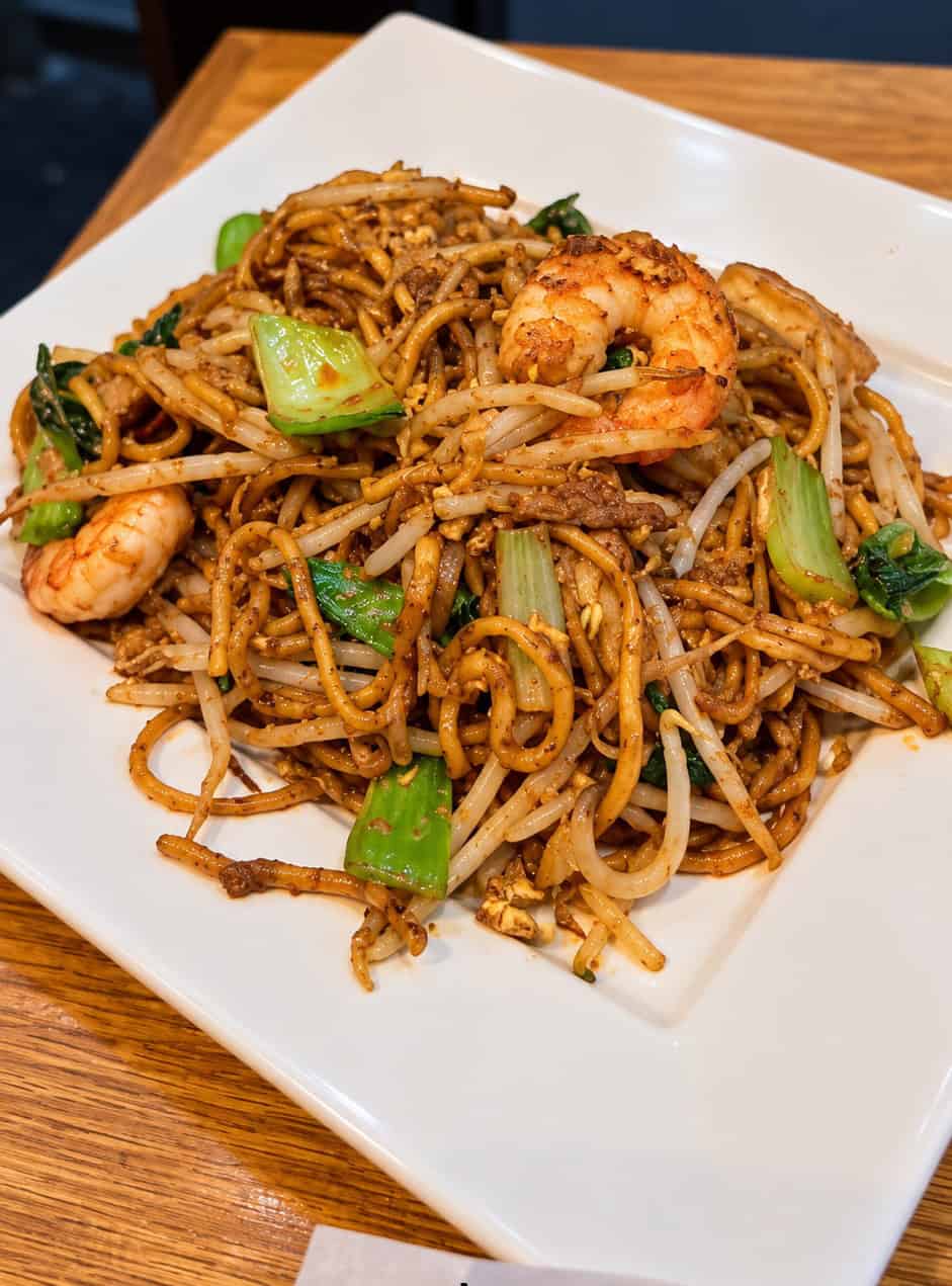 Seafood mie goreng with shrimp, squid, fish cake and vegetables at Sumatera